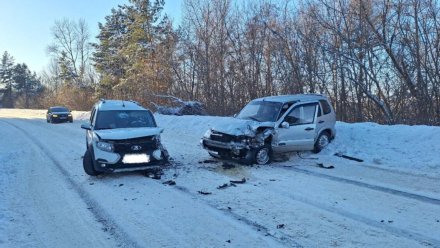 Четверо воронежцев пострадали при столкновении внедорожника и легковушки