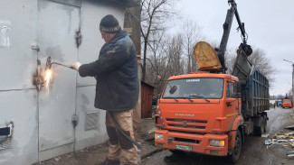 В Коминтерновском районе Воронежа начали сносить незаконно установленные гаражи