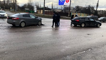 Два человека пострадали в ДТП с Audi и Kia в Воронеже