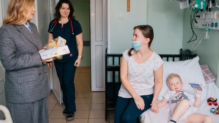 Воронежские единороссы и сторонники партии передали подарки в детский кардиохирургический центр в рамках акции «Коробка храбрости»