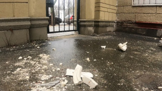 Воронежцы заметили сколы на старинном здании после реставрации пенопластом