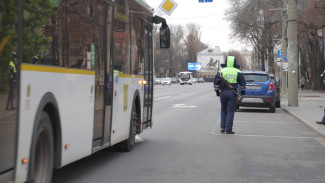 «Маршрут построен»: воронежских водителей предупредили о штрафах за летнюю резину зимой