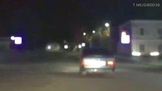 Напряжённая гонка воронежских полицейских за пьяным водителем попала на видео