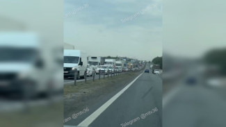 Воронежцы застряли в огромной пробке на трассе в сторону Москвы