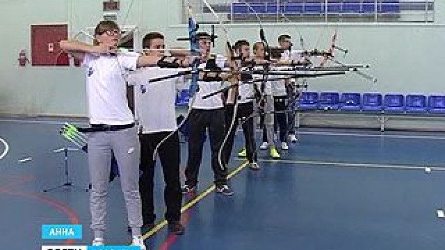 Соревнования по стрельбе из лука собрали спортсменов из разных городов в Анне