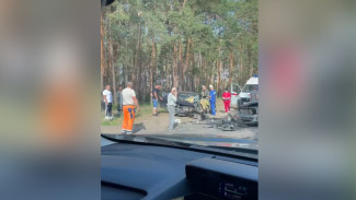 В Воронеже двое мужчин пострадали при лобовом столкновении легковушек