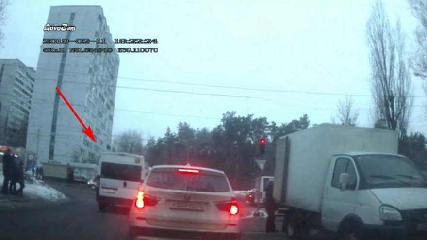 В Воронеже водителя маршрутки наказали за проезд на красный свет