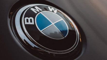 На воронежской трассе москвич на BMW насмерть сбил 58-летнюю женщину