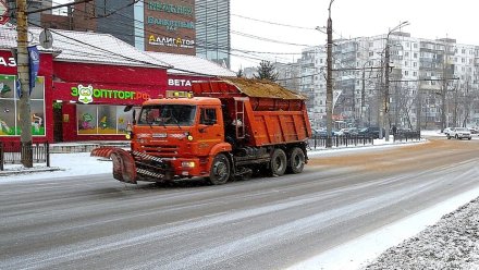 Более 180 машин приступили к уборке снега в Воронеже