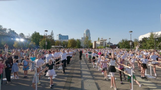 Открытый урок танцев и подготовка пуантов. Как прошёл «День балета в Воронеже»?