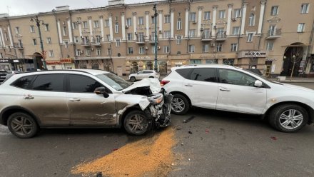 Компания молодёжи пострадала в массовом ДТП на проспекте Революции в Воронеже