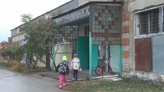 Танцы в разбитом здании. Жители воронежского села попросили власти построить клуб
