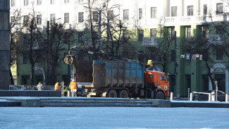 Главную площадь Воронежа начали готовить к Новому году