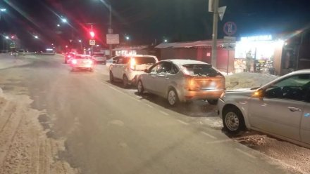 Девушка пострадала в массовом столкновении легковушек в Воронеже