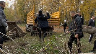 Мыли мемориалы и убирали свалки. На общегородской субботник вышли тысячи воронежцев