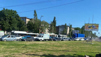 Улица Остужева в Воронеже встала в мёртвой пробке