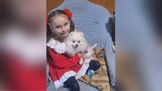 Певица Mona подарила щенка 6-летней девочке из Воронежской области 