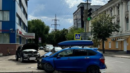 В Воронеже подросток и женщина пострадали в ДТП с пьяным водителем