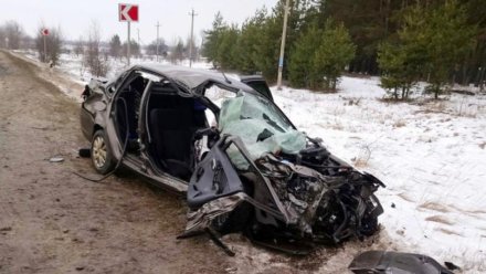 В Воронежской области в лобовой аварии 1 человек погиб и 2 пострадали