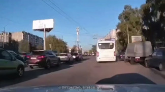 В Воронеже водителя ПАЗа оштрафовали на 1,5 тыс. рублей за езду на красный свет