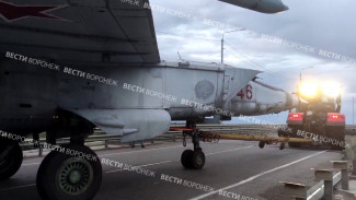 В Воронежской области трактор провёз на буксире сверхзвуковой самолёт
