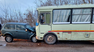 В Воронежской области в ДТП с автобусом пострадал водитель легковушки