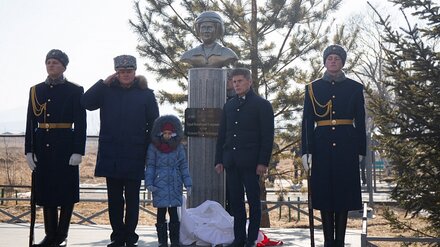 В Приморье установили бюст погибшему в Сирии воронежскому лётчику Роману Филипову