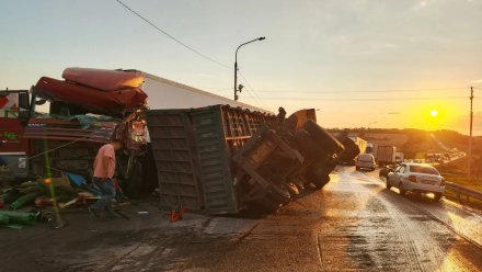 Три фуры столкнулись на воронежской трассе: есть пострадавшие