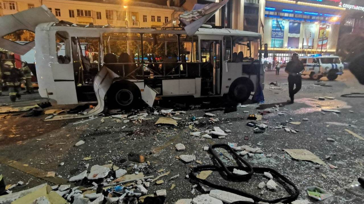 Взрыв на остановке и мощный пожар. Какие ЧП с маршрутками потрясли Воронеж  в 2021 году | 03.09.2021 | Воронеж - БезФормата