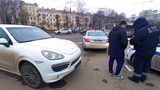В Воронеже водителя Porsche Cayenne задержали за 294 нарушения ПДД