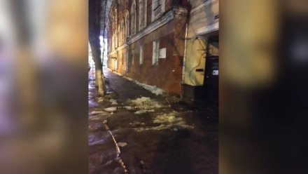 Воронежским УК пригрозили уголовными делами за не очищенные  от снега и наледи крыши