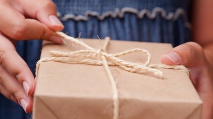Перед Новым годом воронежцы загрузили почту рекордным количеством посылок