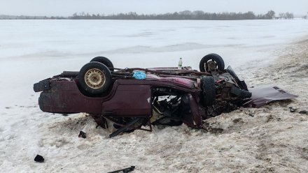 Парень и девушка попали в больницу после аварии на воронежской трассе