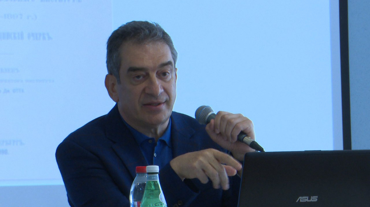 Александр коноплянников гинеколог. Антон оленев главврач. Джораев зияддин карягдыевич врач воронеж. Сергей журавлев врач. Курцер марк аркадьевич клиника.