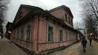 Собственник квартиры в разрушающемся «Доме с мезонином» подал в суд на мэрию Воронежа