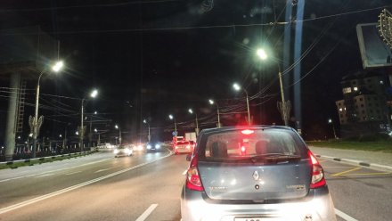 Автомобиль BMW попал в аварию на Чернавском мосту в Воронеже: образовалась пробка
