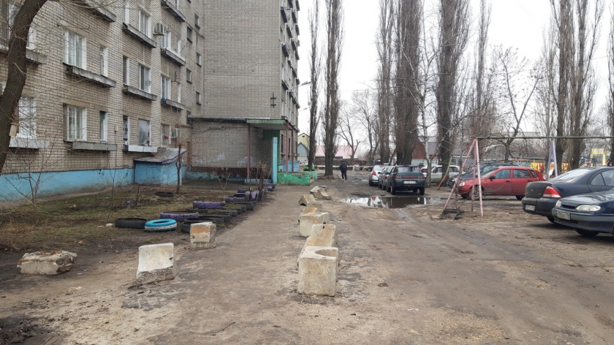 В Воронеже УК поразила жильцов новым «тротуаром»