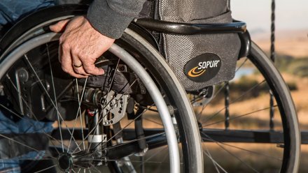 Инвалид из-под Воронежа спустя 5 лет добился выдачи кресла-коляски