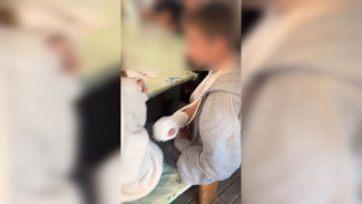 «Украл у них зарядку». Многодетный отец рассказал о нападении сына и его друга на воронежца