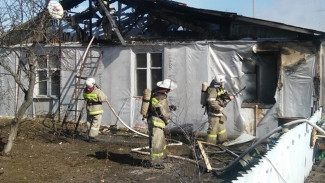 В Бутурлиновке вспыхнул жилой дом: есть пострадавший