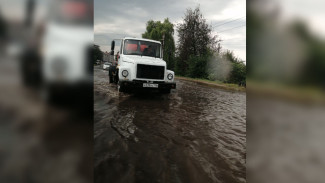 Воронежцы показали видео из затопленного ливнем крупного райцентра