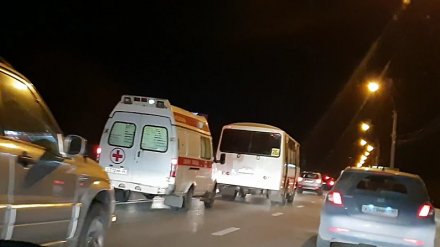 «Автотранс» прокомментировал видео с маршруткой, не пропустившей скорую в Воронеже