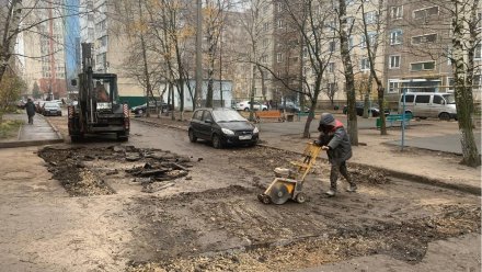 В «Единой России» помогли в ремонте дороги во дворе дома на Московском проспекте