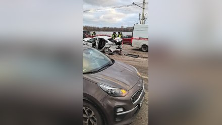 В массовом ДТП на мосту в Воронеже пострадали двое детей и трое взрослых