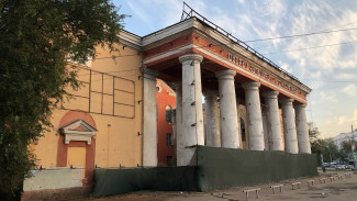 В Воронеже освободили от рекламных баннеров фасад заброшенного ДК Кирова