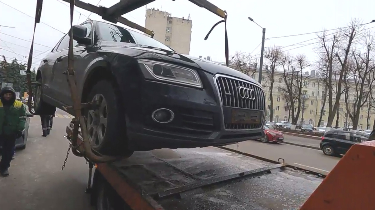 За день в Воронеже эвакуировали 17 машин с закрытыми номерами | 28.11.2023  | Воронеж - БезФормата