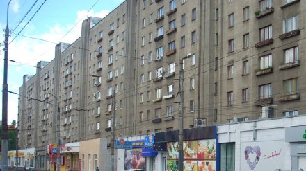 В Воронеже женщина выпала из окна 9 этажа