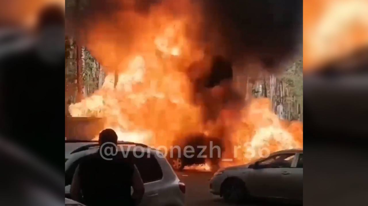 Момент взрыва машины в Воронеже показали на видео | 10.04.2023 | Воронеж -  БезФормата