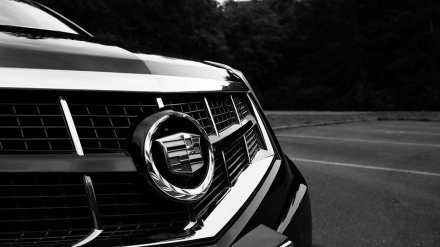 В Воронежской области Cadillac переехал сбитого фургоном пешехода