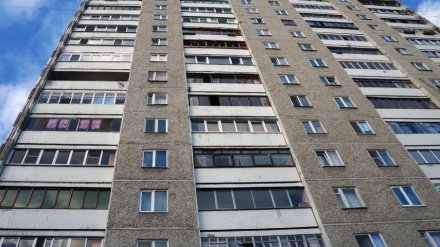 В Воронеже из окна 9 этажа выпал 33-летний мужчина